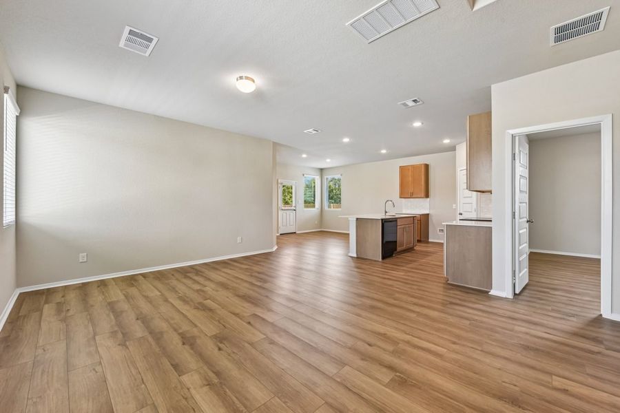 Spacious, unfurnished interior of a new home in Edgebrooke, Pflugerville (Image 14).