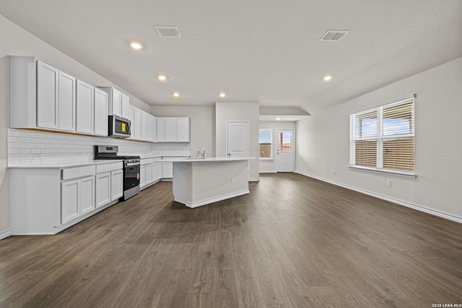 Furnished interior view inside a new home in Avenida, Converse (Image 6).