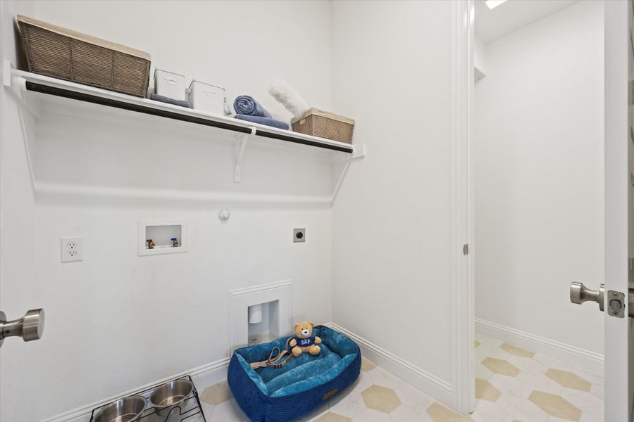 Furnished interior view inside a new home in Lake Shore Village, Rowlett (Image 17).