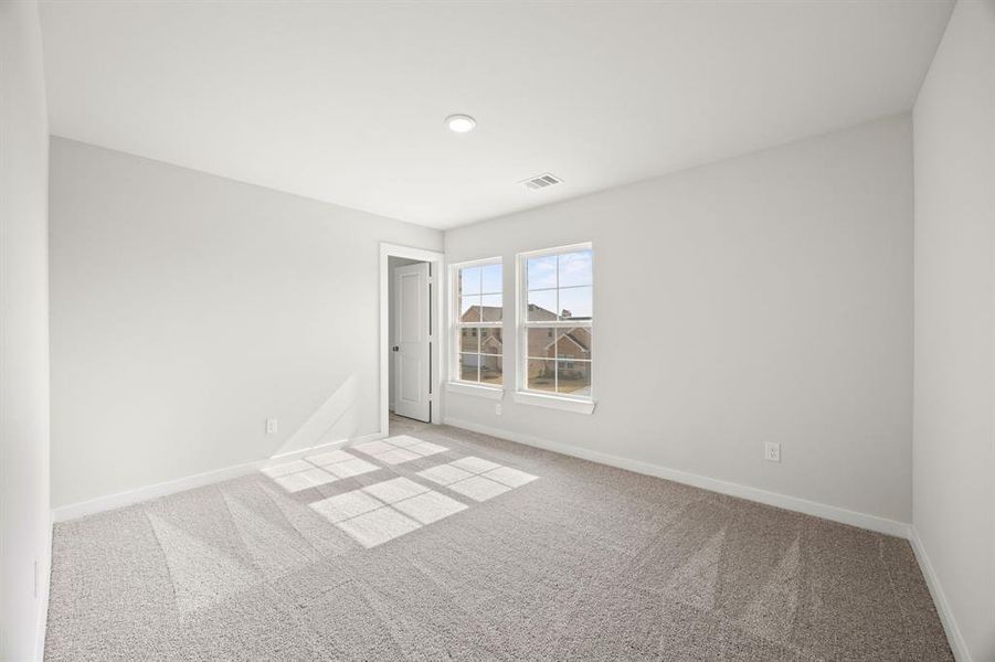 Spacious, unfurnished interior of a new home in Summerwood Estates, Red Oak (Image 14).