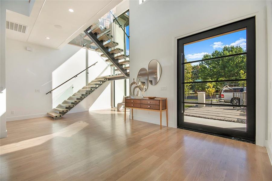 Spacious, unfurnished interior of a new home in , Dallas (Image 22).