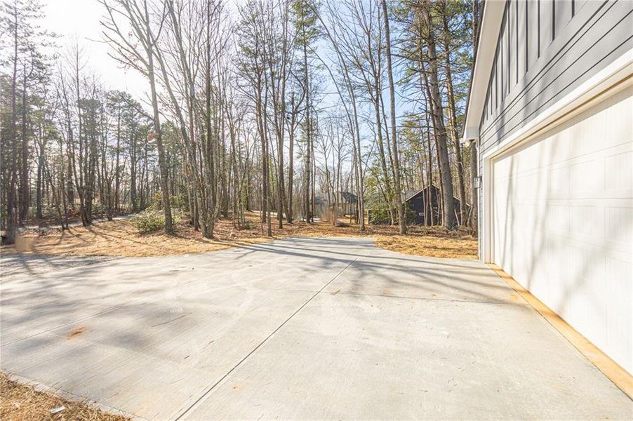 Exterior details and patio area of a home in , Dawsonville (Image 3).