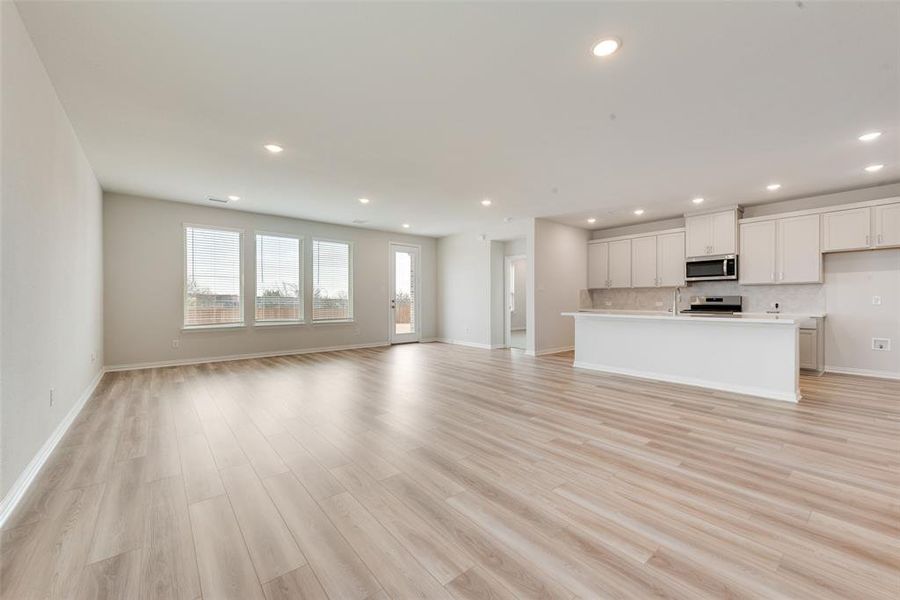 Spacious, unfurnished interior of a new home in Walden Pond, Forney (Image 29).