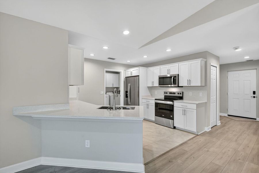 Spacious, unfurnished interior of a new home in , Fort Pierce (Image 13).