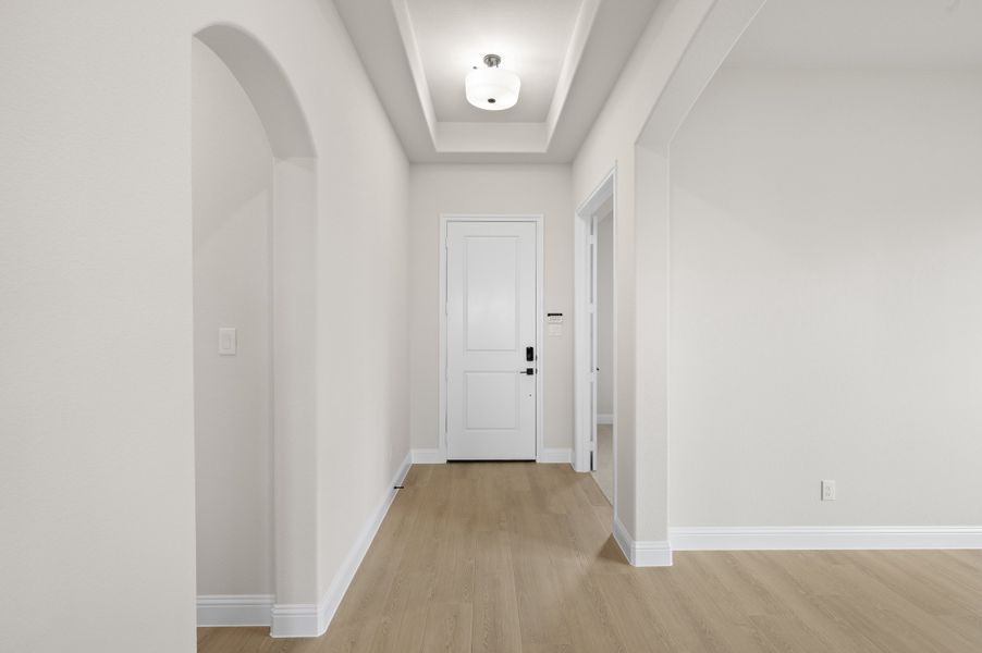 Spacious, unfurnished interior of a new home in Myrtle Creek, Waxahachie (Image 14).