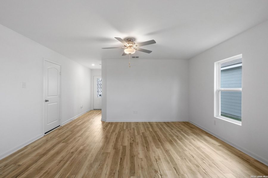 Spacious, unfurnished interior of a new home in , San Antonio (Image 14).