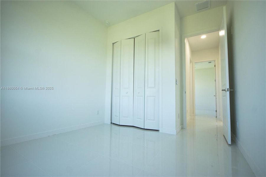 Spacious, unfurnished interior of a new home in , Lehigh Acres (Image 28).