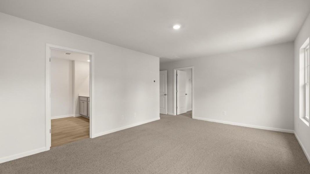 Spacious, unfurnished interior of a new home in Lost Creek, Dallas (Image 9).