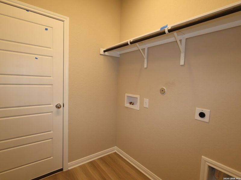 Spacious, unfurnished interior of a new home in Park Place, New Braunfels (Image 15).