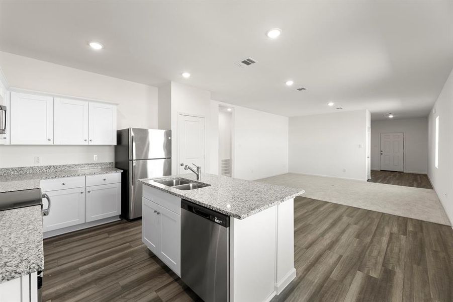 13. 2128 Meadow Park - Kitchen (3) 13. 2128 Meadow Park - Kitchen (3)