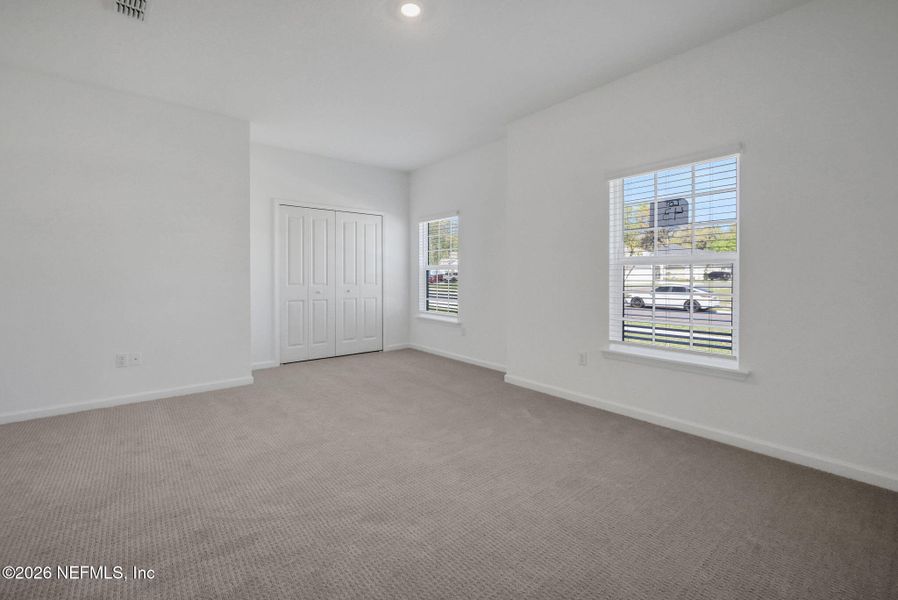 Spacious, unfurnished interior of a new home in Jennings Farm, Middleburg (Image 33).
