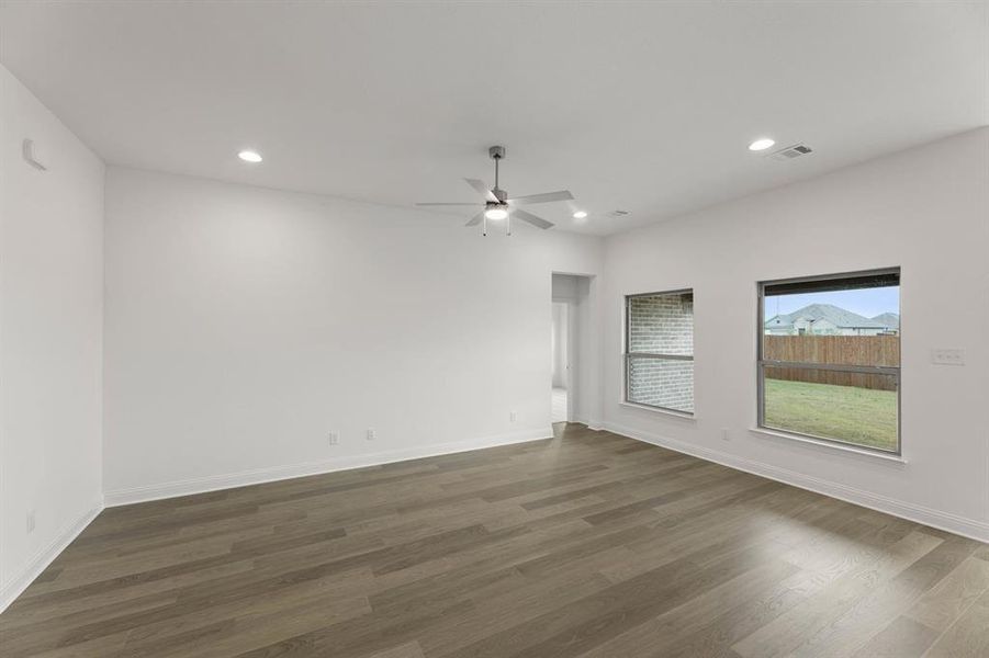 Spacious, unfurnished interior of a new home in Vista Point - Phase 1, Grandview (Image 19).