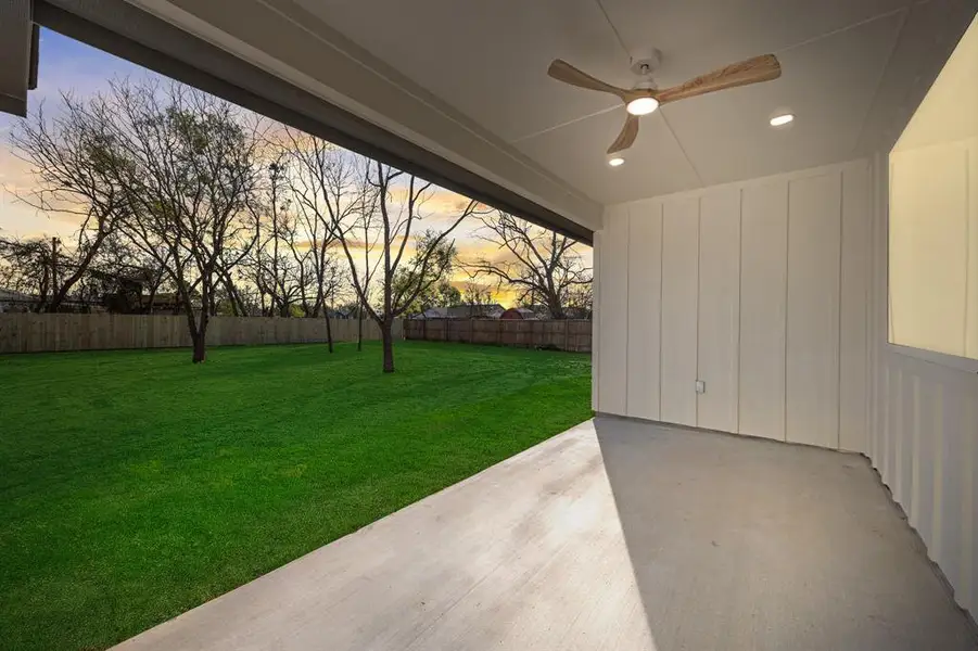Exterior details and patio area of a home in , Terrell (Image 4).