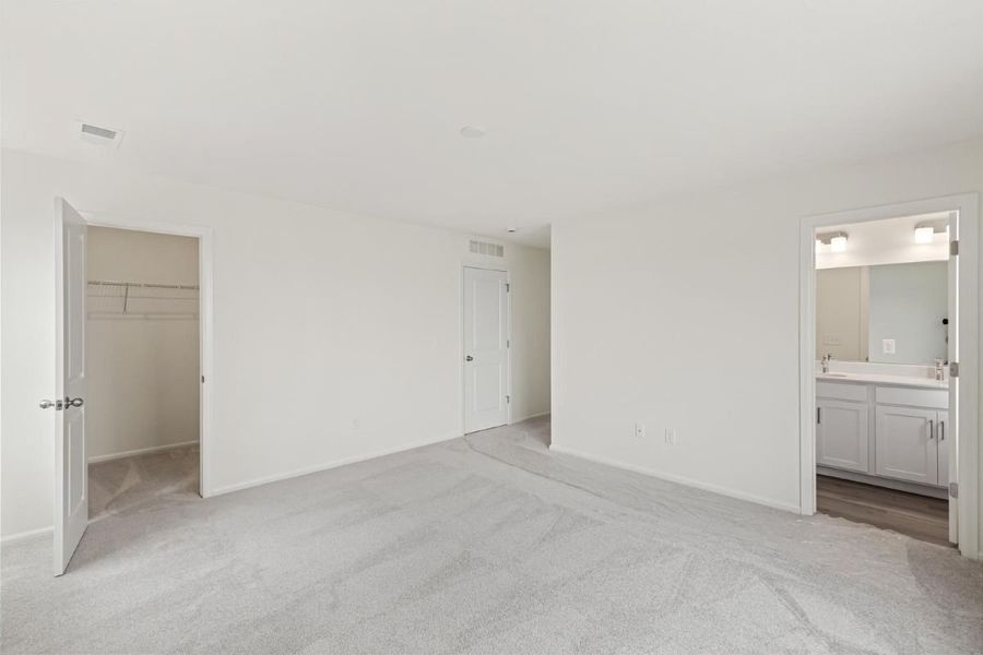 Spacious, unfurnished interior of a new home in Painted Prairie Villas, Aurora (Image 18). Spacious, unfurnished interior of a new home in Painted Prairie Villas, Aurora (Image 18).