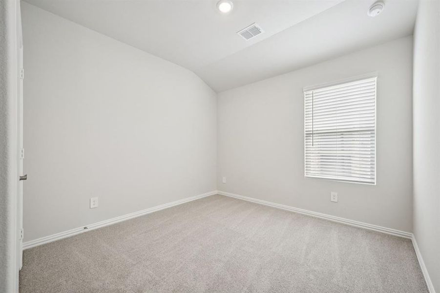 Spacious, unfurnished interior of a new home in Westmoor, Sherman (Image 16).
