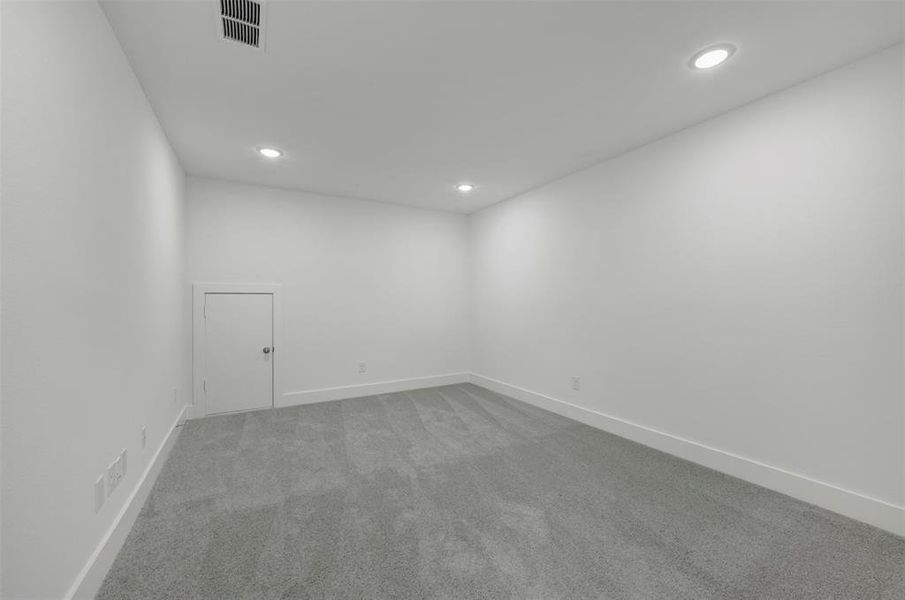 Spacious, unfurnished interior of a new home in Lily Creek at Sutton Fields, Aubrey (Image 24).