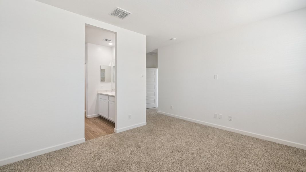Spacious, unfurnished interior of a new home in Apache Farms, Buckeye (Image 22).