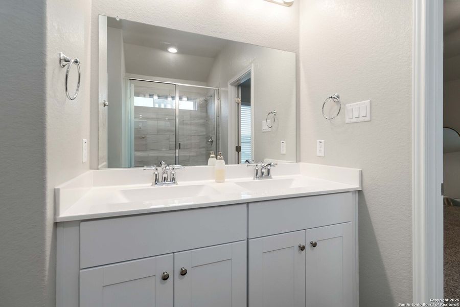 Furnished interior view inside a new home in Veranda: Classic, San Antonio (Image 22).