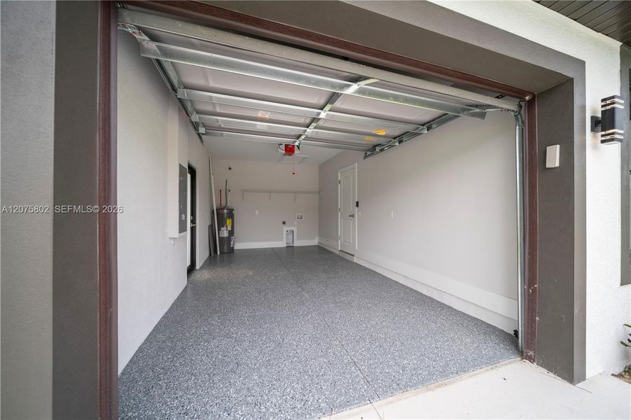 Spacious, unfurnished interior of a new home in , Lehigh Acres (Image 31).