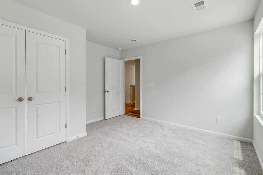 Spacious, unfurnished interior of a new home in Bluefield, Lexington (Image 28).