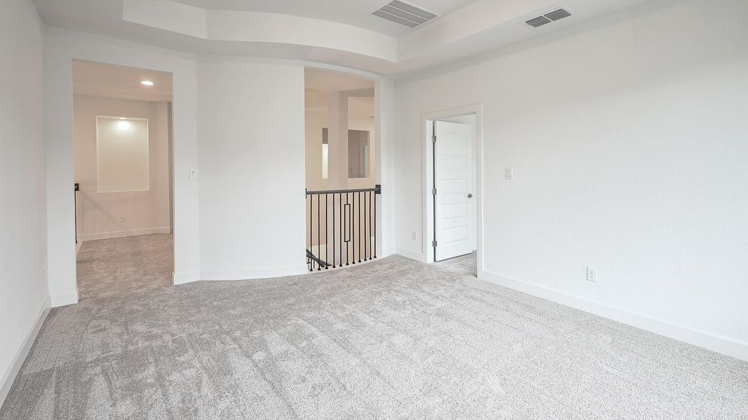 Spacious, unfurnished interior of a new home in Hidden Canyon 55', San Antonio (Image 21).