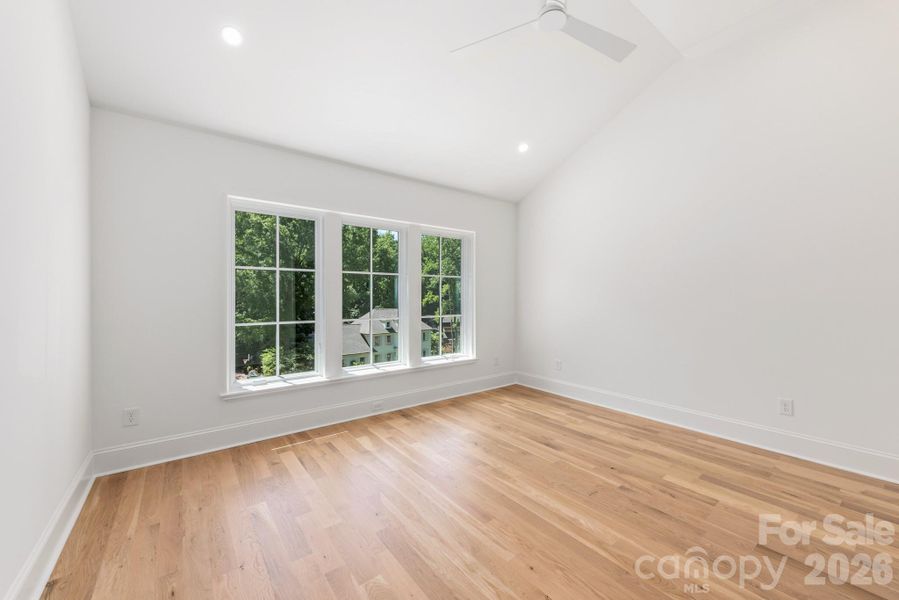Larger upstairs bedroom  3  with ensuite bath, great guest room or 2nd primary up