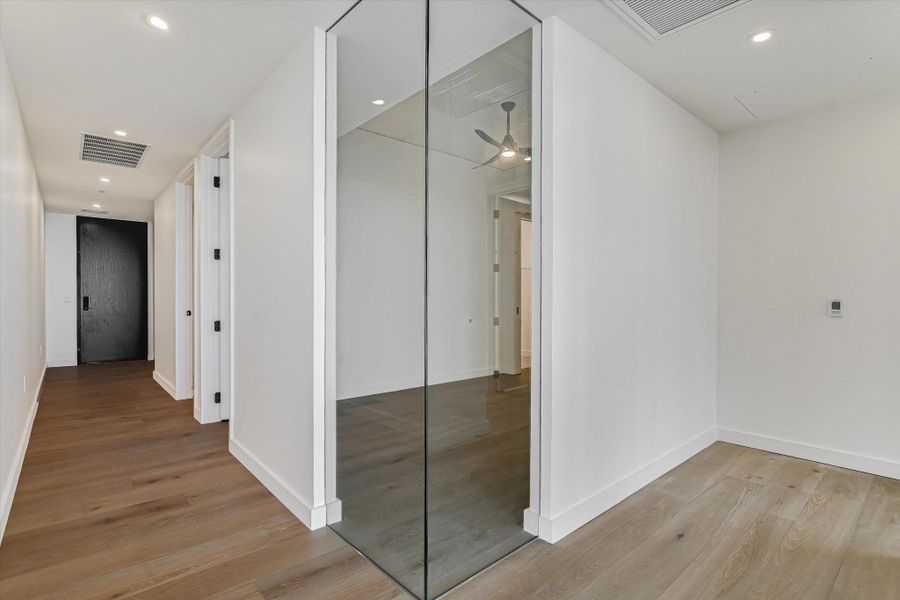 Spacious, unfurnished interior of a new home in , Austin (Image 21).