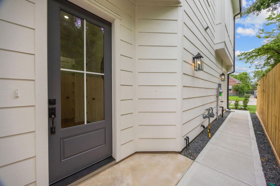 Exterior details and patio area of a home in , Houston (Image 25).