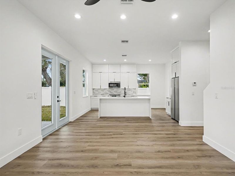 Spacious, unfurnished interior of a new home in , St. Petersburg (Image 26).