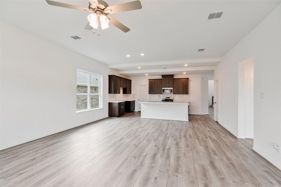 Spacious, unfurnished interior of a new home in Ellis Cove, Seabrook (Image 33).