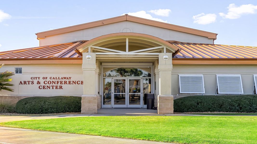 Exterior details and patio area of a home in Park Place, Panama City (Image 27).