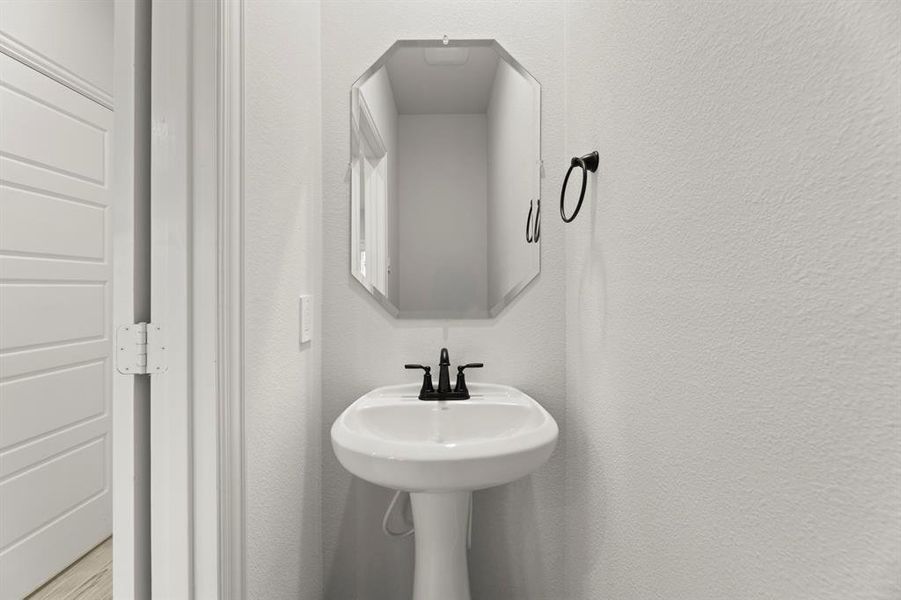 13. 6945 Mustang - Powder 13. 6945 Mustang - Powder