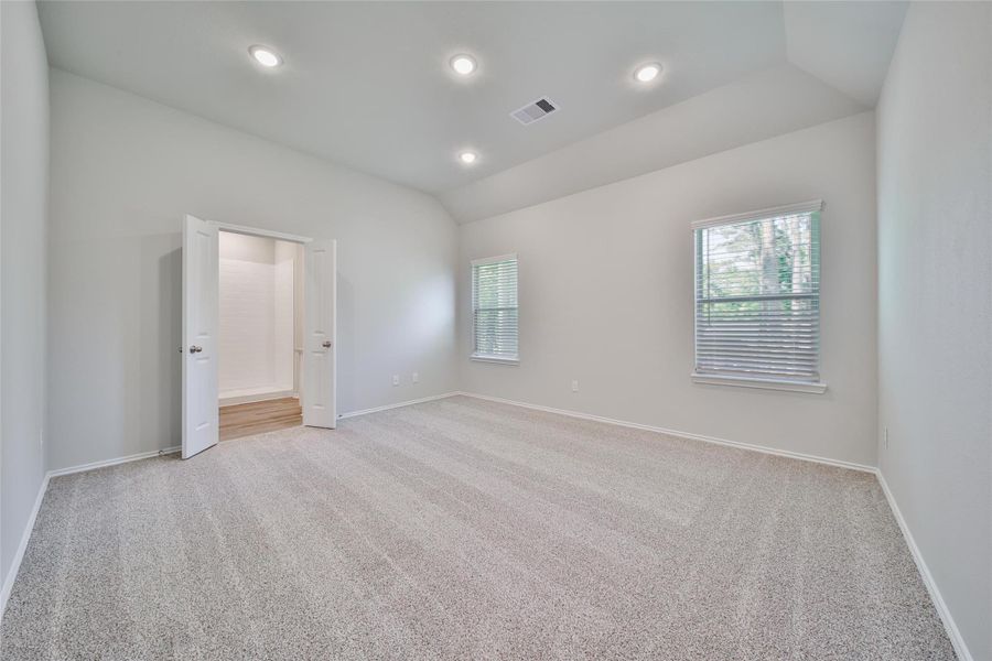 Image 4 of a home in .