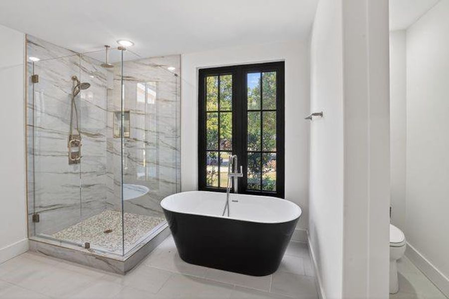Furnished interior view inside a new home in , Roswell (Image 47).