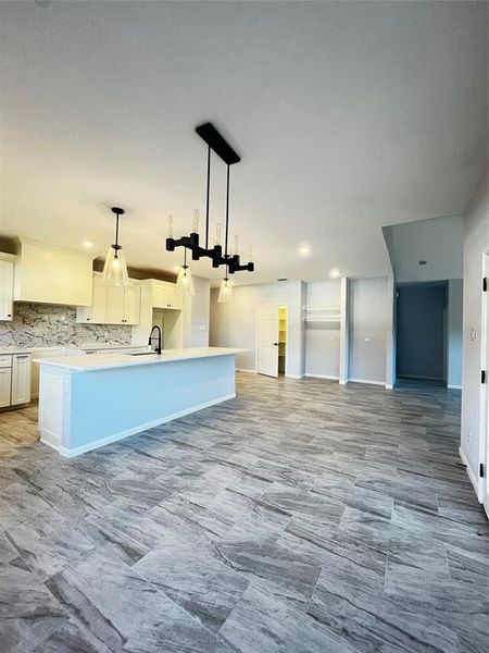 Spacious, unfurnished interior of a new home in , Granbury (Image 20).