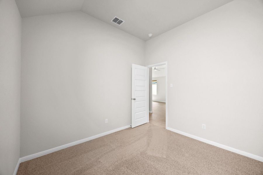 Spacious, unfurnished interior of a new home in Trinity Ranch, Elgin (Image 15).