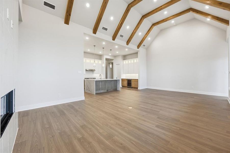 Spacious, unfurnished interior of a new home in Ridge Crossing, Waxahachie (Image 17).