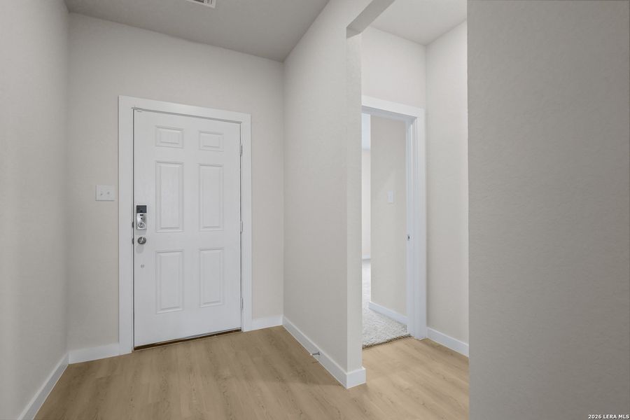 Spacious, unfurnished interior of a new home in Cinco Lakes, San Antonio (Image 16).