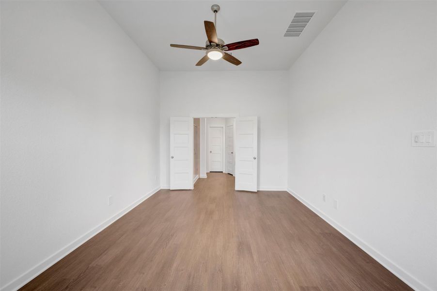 Spacious, unfurnished interior of a new home in Wildrye, Waller (Image 32).