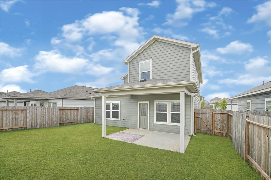 Exterior details and patio area of a home in Laurel Farms, Brookshire (Image 3).
