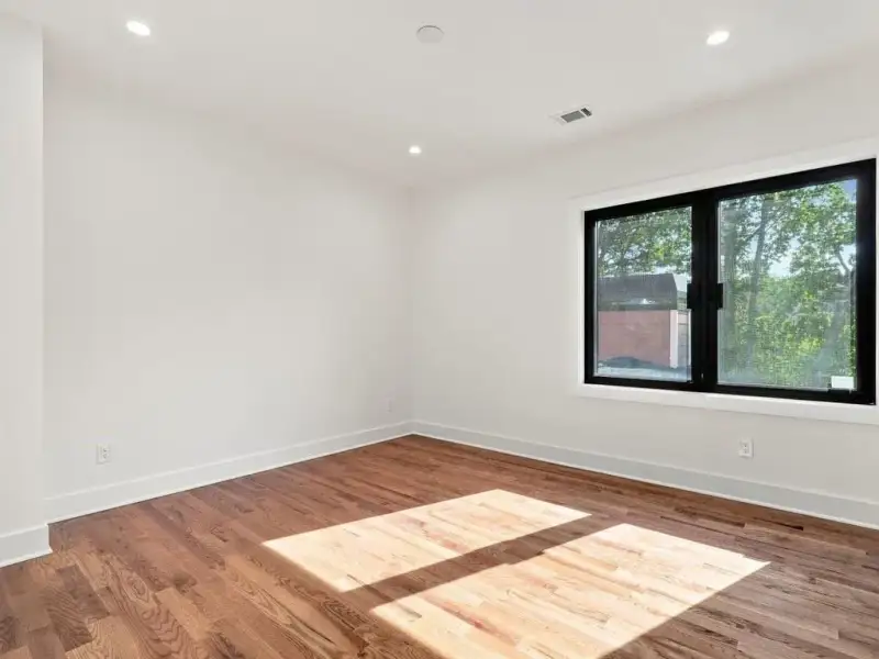 Spacious, unfurnished interior of a new home in , Marietta (Image 58).