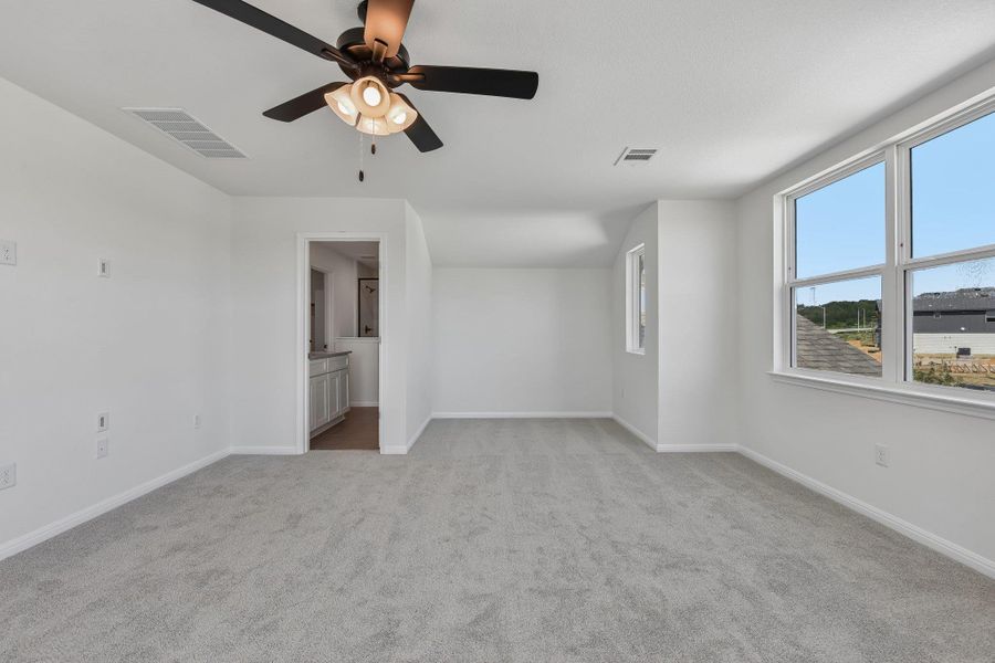 Spacious, unfurnished interior of a new home in Saddle Ridge at Wildhorse Ranch, Austin (Image 20).