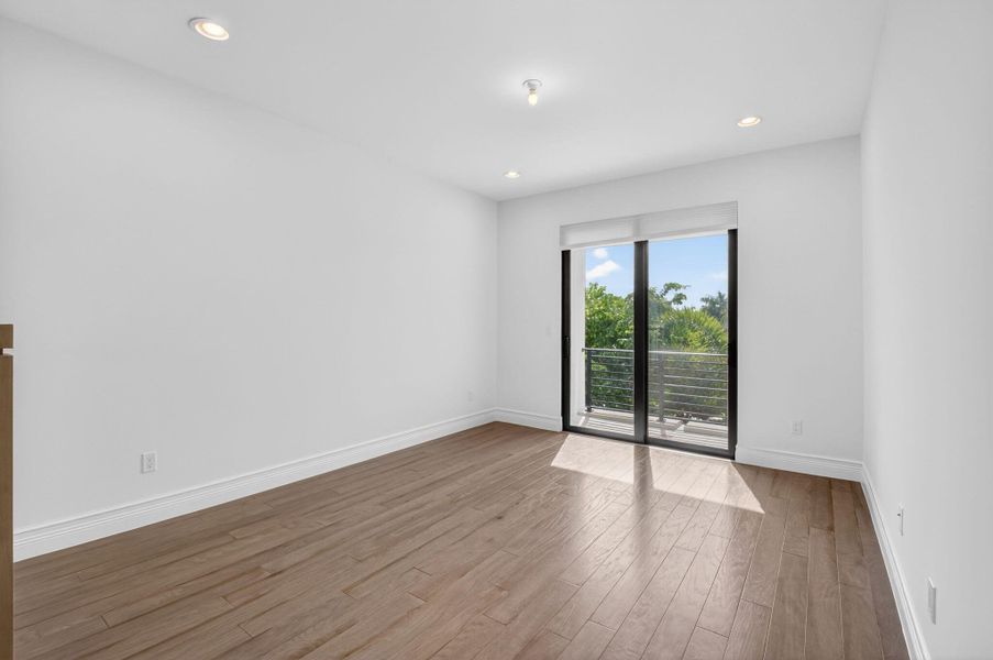 Spacious, unfurnished interior of a new home in , Boca Raton (Image 43).