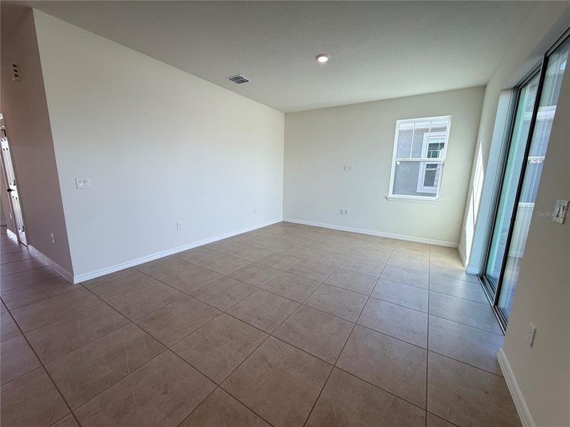 Spacious, unfurnished interior of a new home in Eden Hills, Lake Alfred (Image 6).