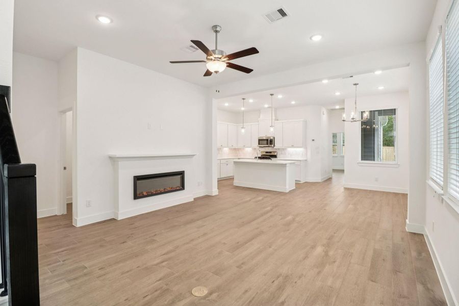 Spacious, unfurnished interior of a new home in Kresston, Montgomery (Image 15).