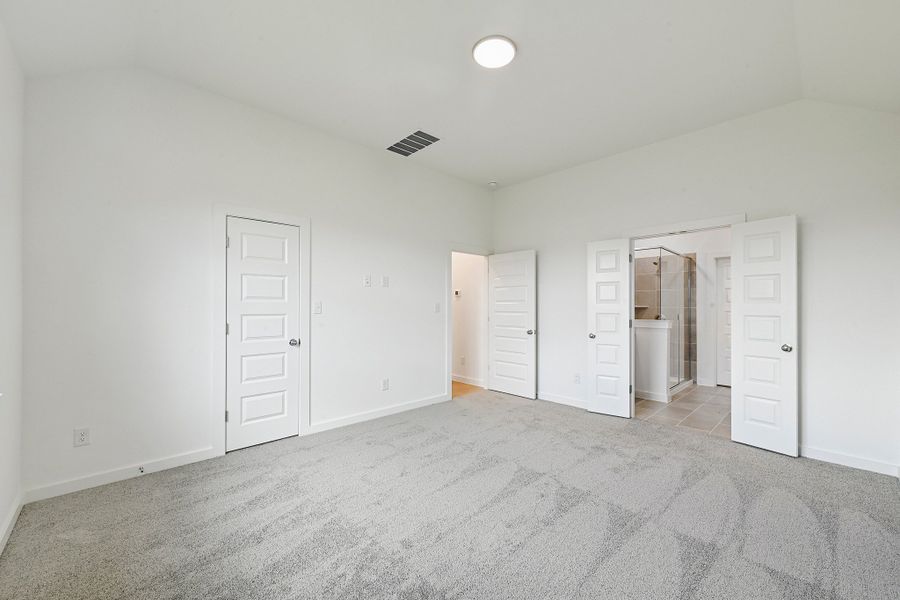 Spacious, unfurnished interior of a new home in Prairie Winds, Hutto (Image 31).