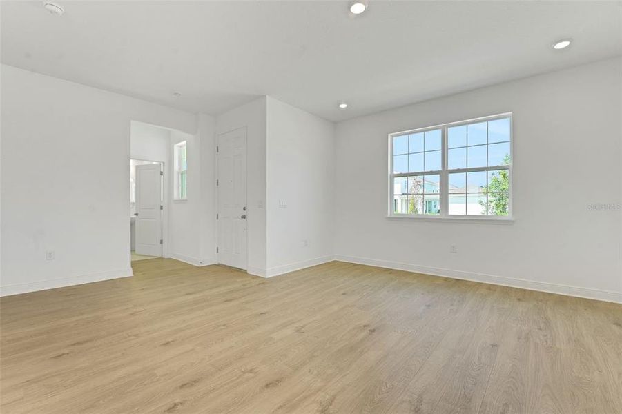 Spacious, unfurnished interior of a new home in Crossroads at Kelly Park, Apopka (Image 30).