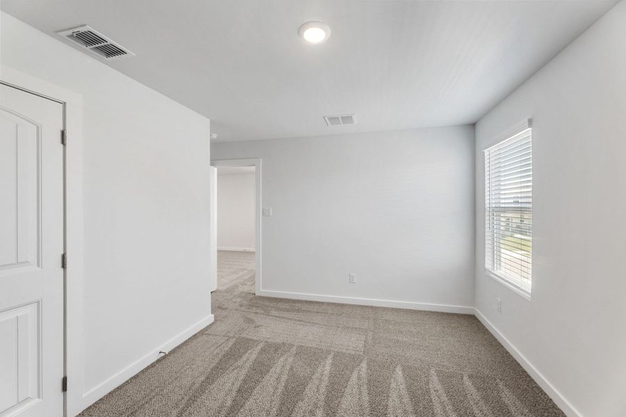 Spacious, unfurnished interior of a new home in Highland Ridge, New Braunfels (Image 39).