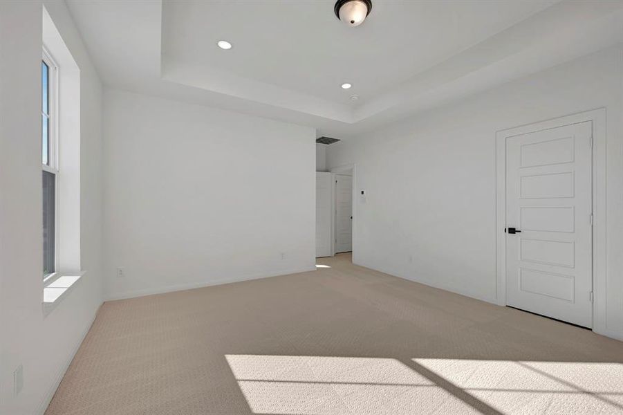 Spacious, unfurnished interior of a new home in Painted Tree Woodland West – Village, McKinney (Image 17).
