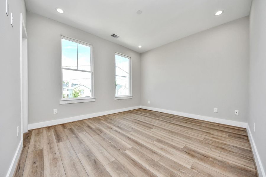 Spacious, unfurnished interior of a new home in , Houston (Image 17).